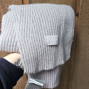 Calvin Klein Ribbed Knit Scarf in Light Gray